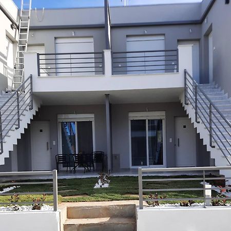 Kalofas Apartments Amaryllis Офринион Екстериор снимка