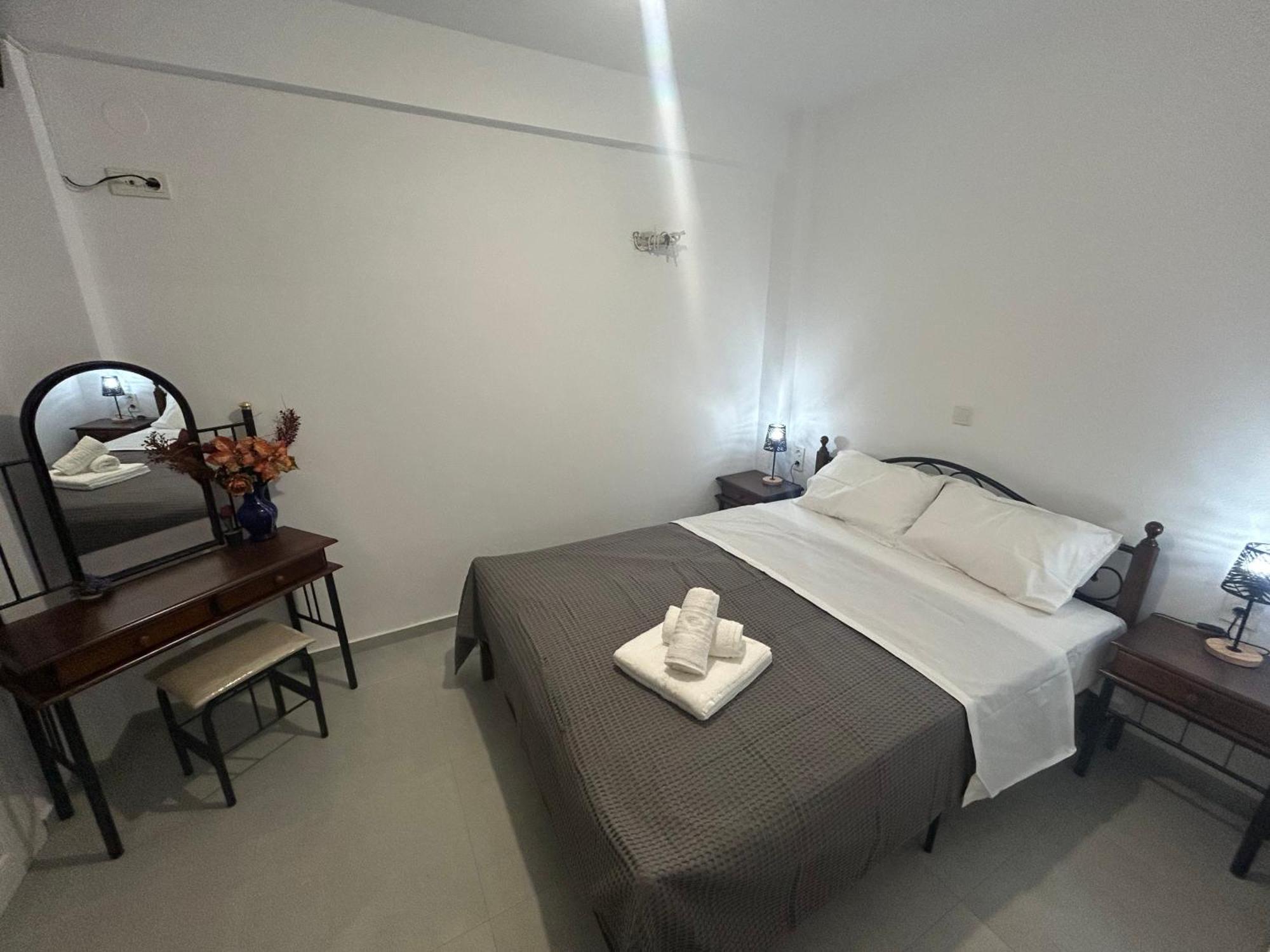 Kalofas Apartments Amaryllis Офринион Екстериор снимка